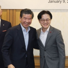 [포토] 활짝 웃는 김정관 장관과 제임스김 암참 회장