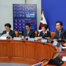 [포토] 정청래 "국힘, 신천지 특검과 검경수사 중 양자택일하라"