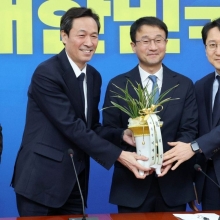 [포토] 한병도 민주당 신임 원내대표, 우상호 정무수석 접견