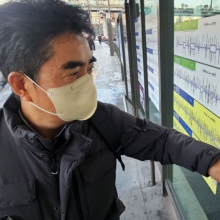 [포토] 버스 파업 안내문 확인