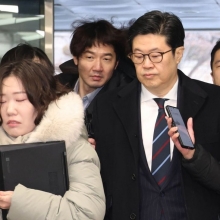 [포토] 김병주 MBK파트너스 회장 영장실질심사 출석