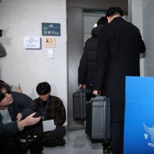 [포토] 경찰, '공천헌금 묵인·수수 의혹' 김병기 전방위 압수수색