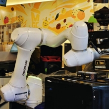 [이미지 다이어리] 월요병 없는 ‘강철’ 알바생