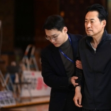 [포토] 부축 받으며 이동하는 장동혁 대표