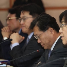 [포토] 정은경 장관, 국민연금기금운영위원회 주재