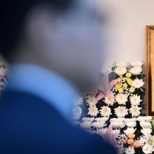 [포토] 영정 속 미소 짓는 이해찬 전 총리