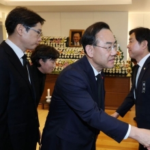 [포토] 이해찬 전 총리 빈소 찾은 주호영 국회부의장