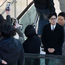 [포토] 'YS 조명 다큐 영화' 공개 관람 나선 한동훈  