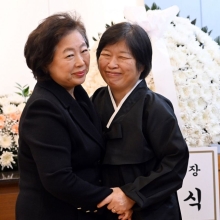 [포토] 이해찬 전 총리 빈소, 현정은 회장 조문