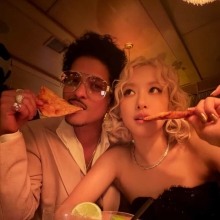 로제 "그래미 오프닝, 최고의 밤"…브루노 마스와 피자 뒷풀이