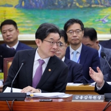 [포토] 대화하는 금융위원장과 금감원장