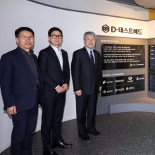 [포토] 디테스트베드존 찾은 장범식 대표-김건 이사장