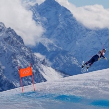 파열된 십자인대에 추가 충격…'스키 여제' 본, 경기 중 사고로 닥터 헬기로 이송