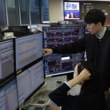 [포토] 급등 출발한 코스피, 분주한 딜링룸