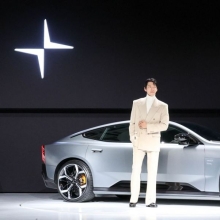 [포토] 폴스타5와 함께하는 배우 김우빈