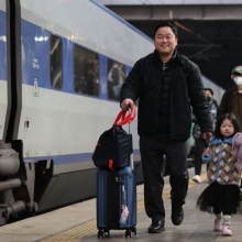 [포토] 가벼운 발걸음…들뜬 귀성객들