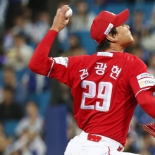 SSG 김광현, 왼쪽 어깨 통증으로 전지훈련 중도 하차