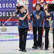 女컬링 3연승 불발…'세계 1위' 스위스에 5-7 패