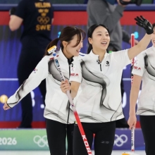 女컬링, 스웨덴 8-3 제압…준결승 진출 청신호