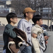 [포토] 거추장스러운 겉옷 