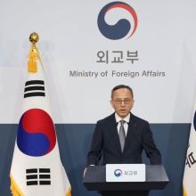 [포토] 정례브리핑 하는 박일 외교부 대변인