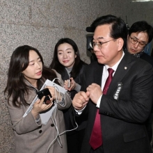 [포토] 'TK 통합법' 논의 마치고 나서는 송언석