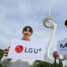 [포토] 몬주익 통신타워에서 MWC 개막 알리는 LG 유플러스