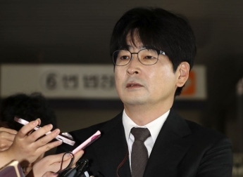 '尹의전 실수' 주장 탁현민 페북, 일부 거짓정보 표식