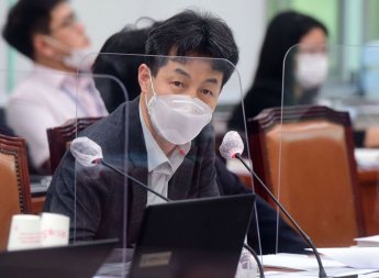 윤건영 "文, 정치 나서는 일 없을 것"…선거 지원 가능성 일축