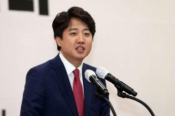 이준석 열풍에 日 매체도 주목…"韓최대 야당대표로 36세 급부상"  