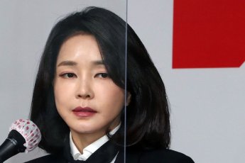 與, 김건희 '허위경력 강의' 의혹 제기…野 "거짓 네거티브"