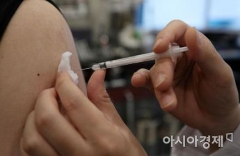 "올여름 코로나19 재유행 가능성"…전 국민 백신 4차 접종 현실화 하나