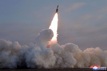 북한, 이번엔 순항미사일 2발 발사… 왜