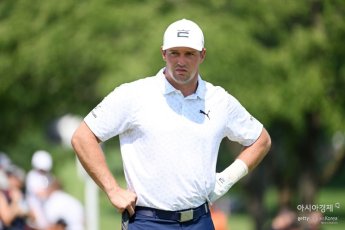 [골프토픽] ‘헐크’ 디섐보 "PGA챔피언십 불참"…‘왼쪽 손목 부상’