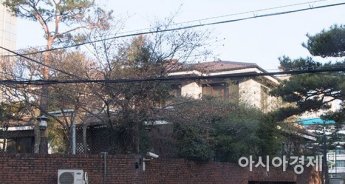 '박근혜·MB 사저' 매입한 홍성열 회장, 문재인 사저도 샀다