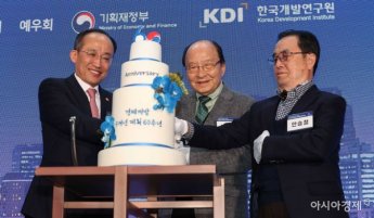 [포토]경제개발 6개년 계획 60주년 기념 케이크