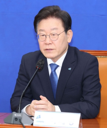 300만달러 대북송금 의혹 들은 이재명 "신작 소설 같은데, 안 팔릴 듯"