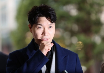형 재판 증인 출석 박수홍 "강력한 처벌 원해"