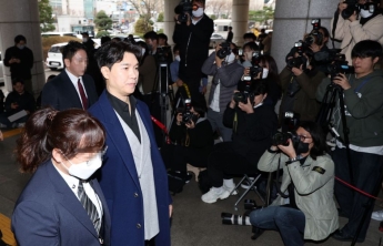"비열하다" 박수홍, 친형 재판서 '전 연인' 거론에 분노