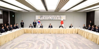 기시다와 화합주 마신 尹, 오늘은 다시 '영업사원'