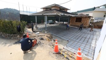 양산 '문재인 책방' 오픈 초읽기…마을은 벌써 들썩들썩