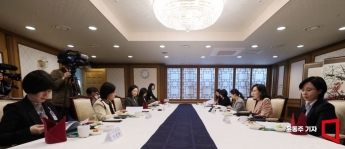 [포토] 김현숙 장관, 여성기업인과 오찬 간담회