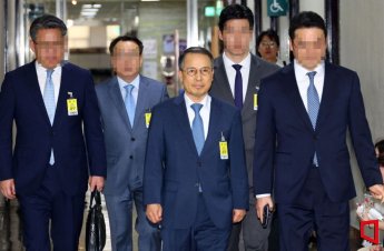 [포토] 국회 정보위 참석하는 김규현 국정원장