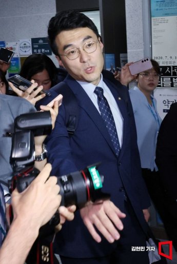 [포토] 두문불출하다 17일 만에 모습 드러낸 김남국 의원