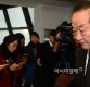 [YS 서거]정치권 인사들 속속 조문…김무성 '눈물' 보여