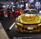 일본의 여러 커스텀 업체가 합작을 한 ‘쿨 레이싱(Kuhl Racing)’은 섬세한 문양으로 수놓인 완벽한 황금빛 옷을 입힌 닛산 스포츠카 GT-R R35을 공개했다 (AFP=연합뉴스)