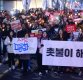 탄핵 후 첫 주말…촛불 "개혁 시작"vs친박 "불복, 장기전"(종합)