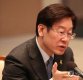김부선 "대마초 전과로 협박" 이재명측 "일방적 주장"