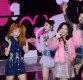 [ST포토] 팬들 향해 부지런히 인사하는 그룹 네이처