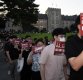 [포토] 행진하는 고려대 촛불집회 참가자들